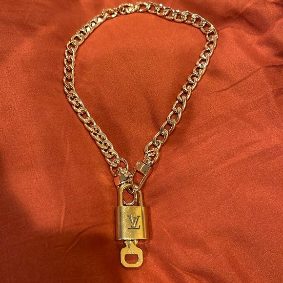 Louis Vuitton lock and key 303 on chain - Picture 2 of 6